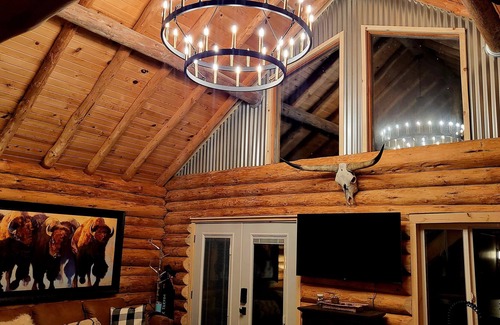 Sturgeon Lake Cabine | Cozy Log Cabin Retreat on Sturgeon Lake