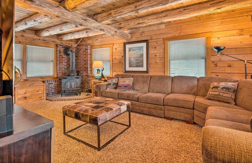 South New Berlin Cabine | Cozy Log Cabin on 19 Acres, 20 Mi to Oneonta!