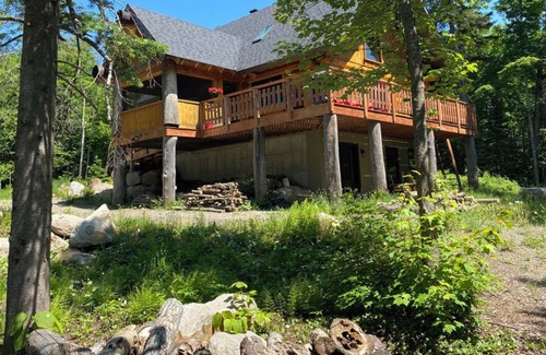 Morin Heights Cabine | Cozy log home on peaceful Lac Belanger, 10 minutes from ski hills