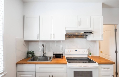 Queens Maison | Cozy, Luxury 1-2 Bedroom Townhome by Main Street in Charming Flushing, NY.
