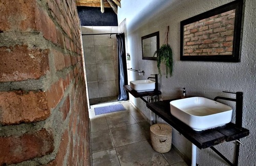 Nelspruit Chalet De Ski | Cozy Luxury Bush Chalet in amazing Nelspruit, Lowveld
