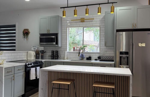 Whispering Oaks Maison | Cozy Luxury Pool + Home Theater + Backyard Oasis