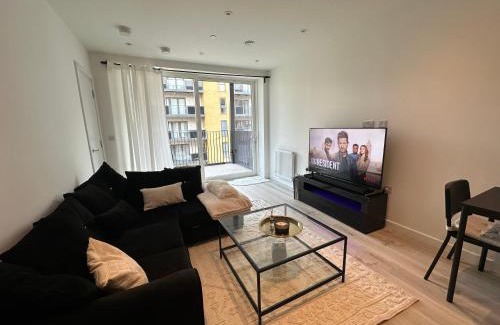 Thames Autre | Cozy, luxury Spacious Room in shared apartment