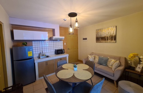 Dumaguete Copropriété | Cozy Mika's Home located at the Heart of Dumaguete (Two Bed Rooms Condo Unit )