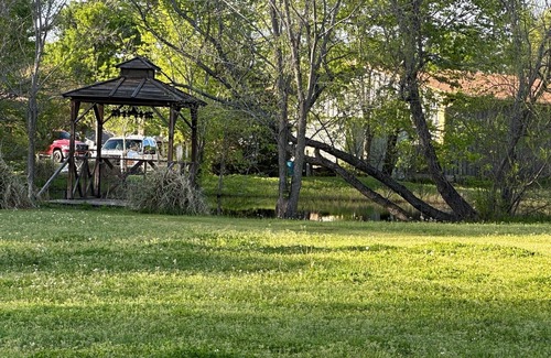 Canton Maison | Cozy MiL Suite close to famous Canton First Monday grounds, just outside of town