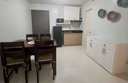 Puerto Princesa City Centre Copropriété | Cozy Minimalist Condo w/ Netflix