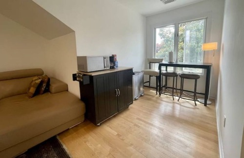 Bridgewater Appartement | Cozy💡 modern space w free parking huge yard!