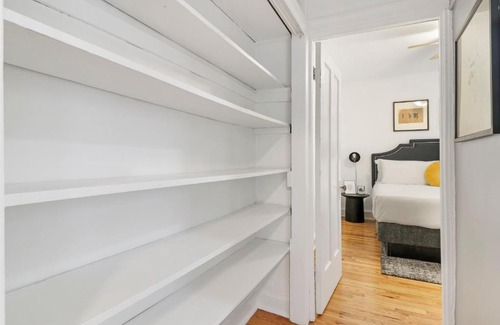 Lake View East Appartement | Cozy Modern 1BR Apt, 10-min Walk to Wrigley Field - Stratford 1E 3E rep