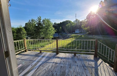 Fayetteville Maison | Cozy & Modern - 2 Bed 2 Bath w/Desks & Monitors!