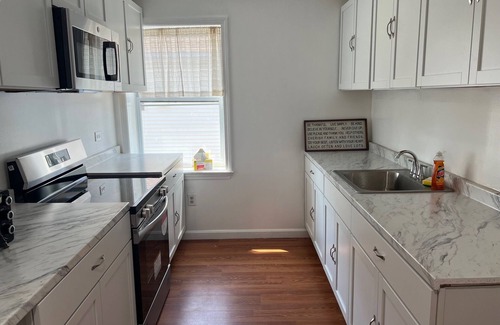 Dover Appartement | Cozy Modern 3-bedroom / 2 Bath apartment in downtown Dover with AC, WiFi