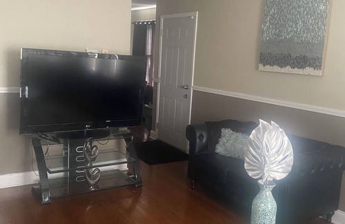 South Shore Appartement | Cozy Modern, 3BRS and 1BA. 5mins from Hyde Park tourist attractions
