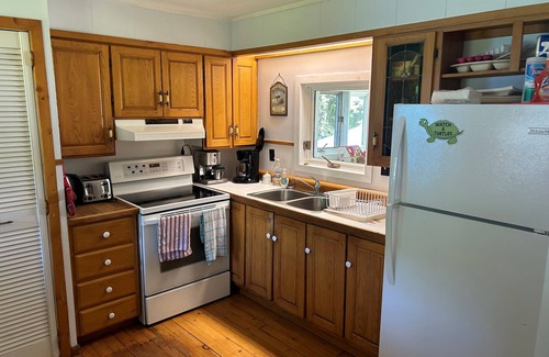 Madawaska Valley Maison | Cozy, modern cottage lots of space, perfect waterfront for swimming / water fun!