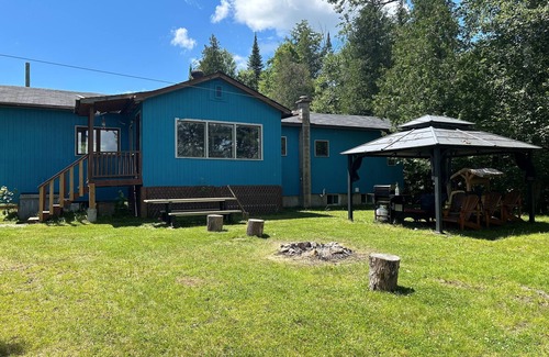 Madawaska Valley Maison | Cozy, modern cottage lots of space, perfect waterfront for swimming / water fun!