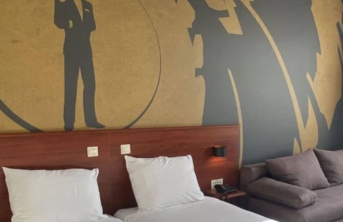 Zevenbergen Hôtel | Cozy & Modern Family Room Near Pinkpop Festival, SnowWorld & More!