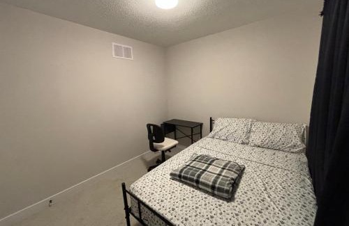 Ottawa Division Maison | Cozy modern home in a family friendly neighborhood