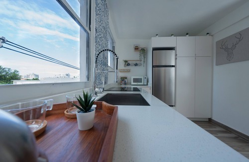 Santurce Appartement | Cozy & Modern. In the heart of San Juan, steps from la Placita. Renovated apt.