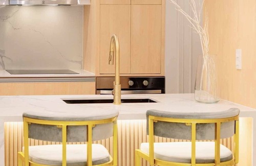 South Cembo Copropriété | Cozy, Modern & Newly Renovated/Interiored 2BR+, 2.5 BA w/Parking at Uptown BGC