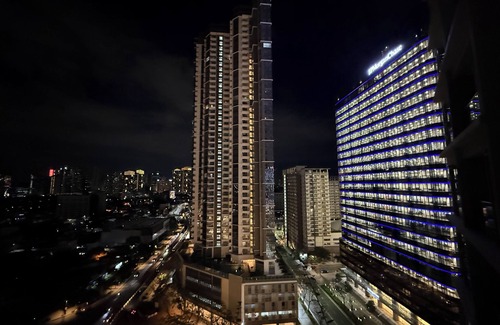 South Cembo Copropriété | Cozy, Modern & Newly Renovated/Interiored 2BR+, 2.5 BA w/Parking at Uptown BGC