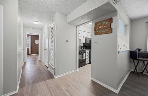 Brentwood Appartement | Cozy Modern Oasis near UT