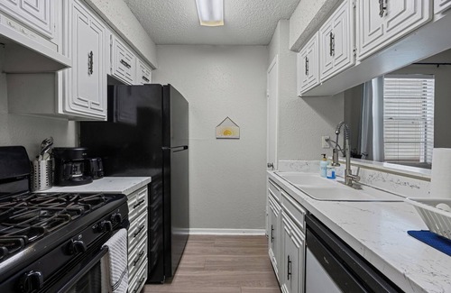 Brentwood Appartement | Cozy Modern Oasis near UT