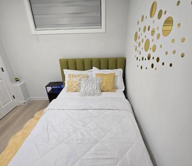 Southwest Calgary Appartement | Cozy Modern Spacious 2 Bedroom and full kitchen in Southwest Calgary