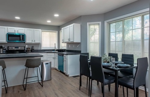 New Castle Maison | Cozy Modern Villa Sum