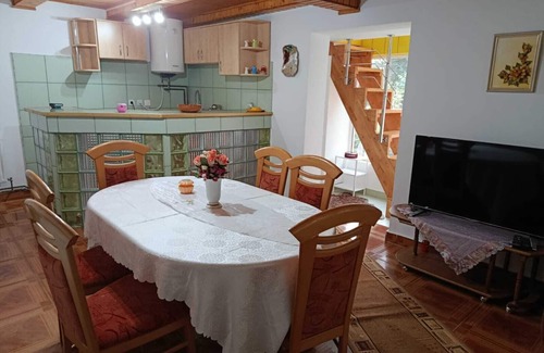Recea Chalet De Ski | Cozy Mountain Chalet with Garden and BBQ