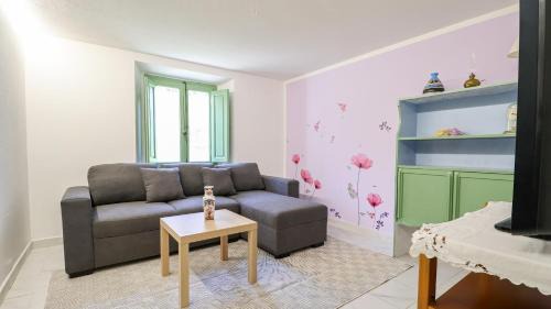 Maresca Appartement | COZY MOUNTAIN RETREAT - with Garden, Wi-Fi