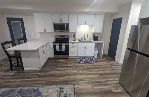 Herriman Appartement | Cozy Mountain-View Haven / Full Kitchen / Hot Tub / Easy SLC & Ski Access