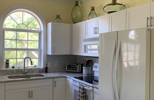 Central Myrtle Beach Copropriété | Cozy Myrtle Beach Retreat: 5 Pools access & On-Site Golf! Only 1 mile to Beach!
