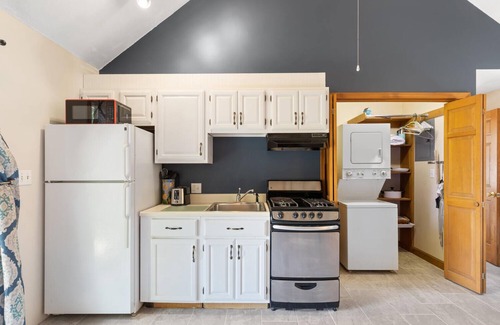 Nahant Appartement | Cozy Nahant Apartment 5 min walk to private beaches