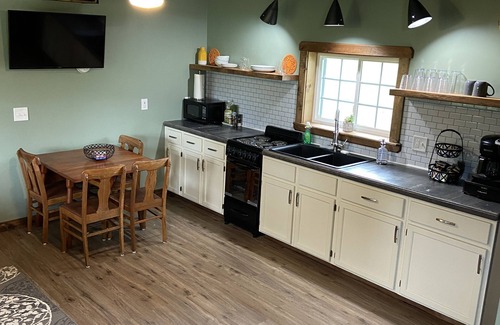 Beaver Dams Maison | Cozy new cottage sleeps 4 near Watkins Glen Racetrack!