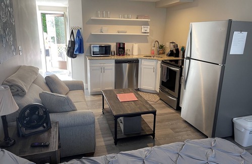 Southern Coast Appartement | Cozy new efficiency close to beach and shopping