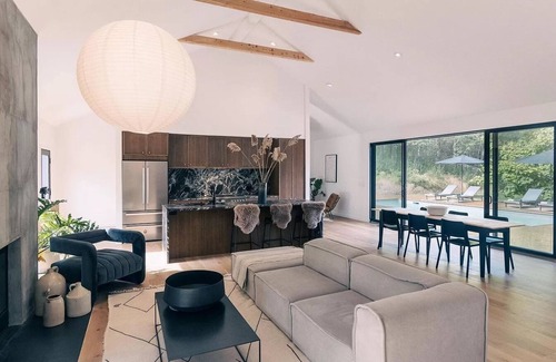 Accord Maison | Retraite confortable nouvellement construite avec piscine en accord, NY !