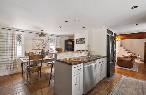 Gilmanton Autre | Cozy Retreat on a Historic Horse Farm! Mini Cows!