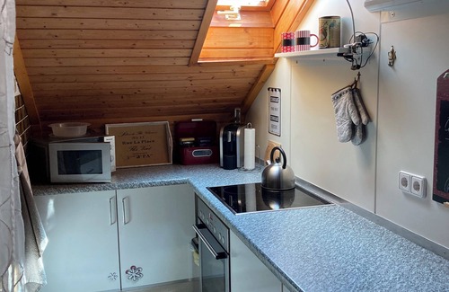 Enkenbach-Alsenborn Appartement | Confortable appartement mansardé au forêt Palatine