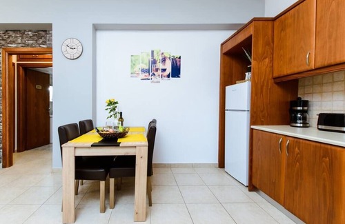 Galatas Appartement | Cozy Nikola's Vineyard Apartment Ground Floor