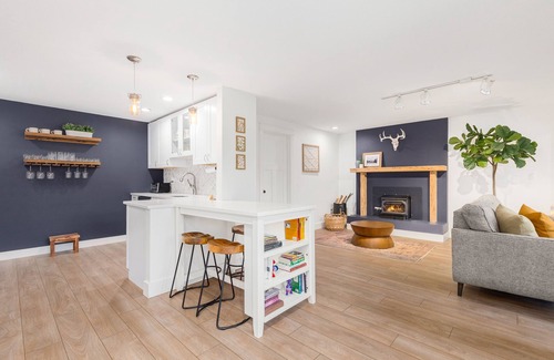 Tanner Maison | Cozy North Bend Riverfront Cabin w/hot tub!