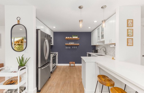 Tanner Maison | Cozy North Bend Riverfront Cabin w/hot tub!