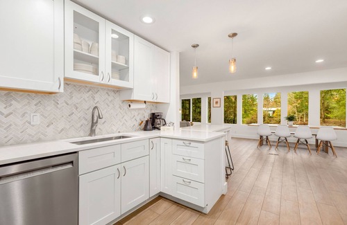 Tanner Maison | Cozy North Bend Riverfront Cabin w/hot tub!