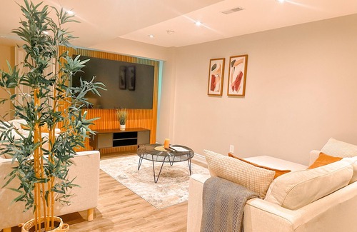 Oakville Maison | Cozy Oakville 1- Bedroom studio apt w/ private entrance/kitchen/wi-fi/parking