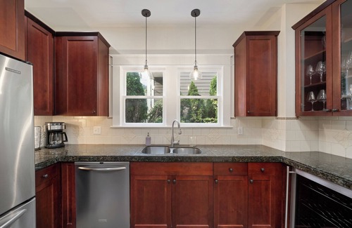 Corbett - Terwilliger - Lair Hill Maison | Cozy Oasis - 5BD/ 2BA Craftsman Home - Arcade- Near Oregon Zoo & Attractions