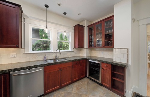 Corbett - Terwilliger - Lair Hill Maison | Cozy Oasis - 5BD/ 2BA Craftsman Home - Arcade- Near Oregon Zoo & Attractions