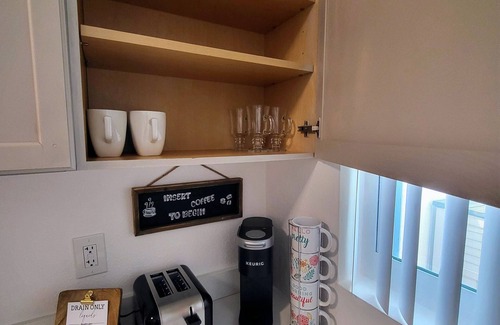 Bay Crest Park Appartement | Cozy Oasis centrally located to Tampa Bay Beaches