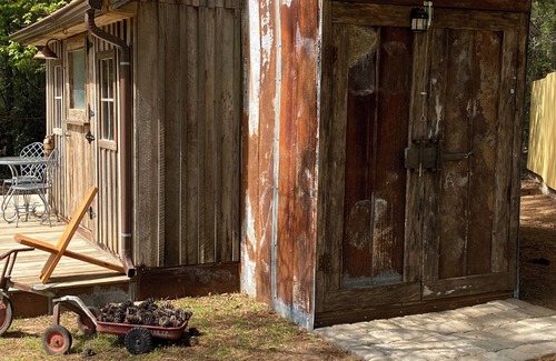 Greenwood Cabine | Cozy Off Grid Cabin w/pond for fishing.