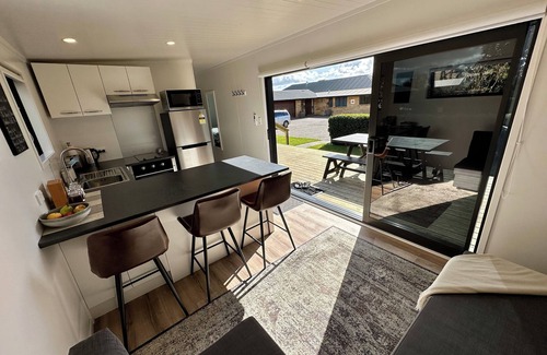 Bombay Cottage | Welcome to our Kea Cabin, a Cozy One Bedroom Cottage at Heaven's Rest B&B