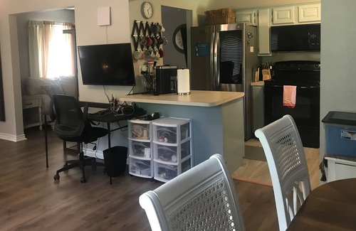 Bullard Maison | Cozy one bedroom in cute cottage house 12 minutes to Tyler Tx