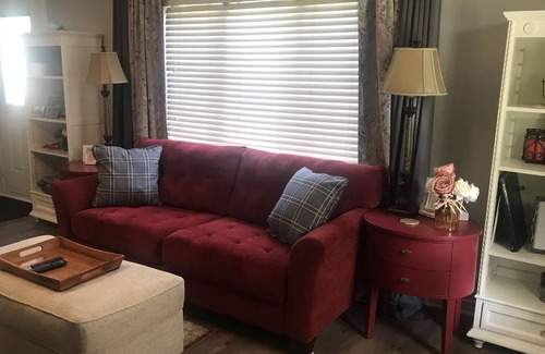 Bullard Maison | Cozy one bedroom in cute cottage house 12 minutes to Tyler Tx