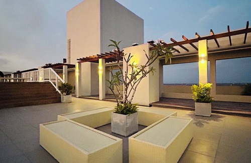 Uswetakeiyawa Appartement | Cozy one-bedroom apartment in the welcoming Prime Residencies, Uswatakeiyawa.
