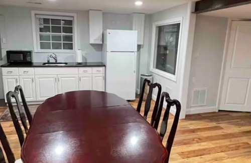 Wheaton-Glenmont Appartement | Cozy one bedroom apartment in charming Home in Silver Spring with WiFi